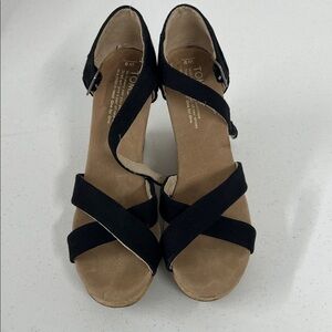 TOMS Women's Black Cross-Strap Sandals Size 9